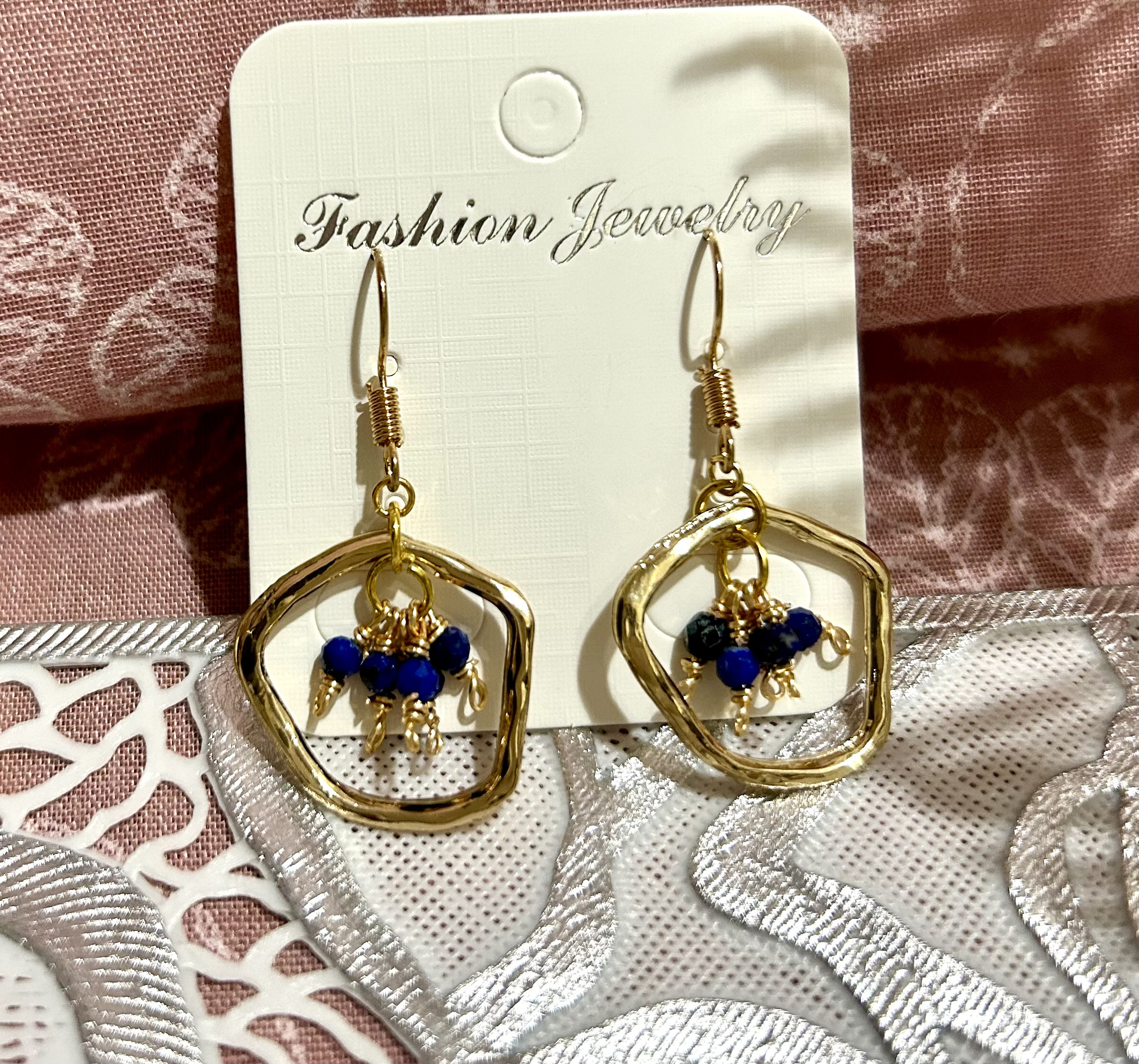 «404»◤完売しました◢    天然石ラピスラズリ*耳飾り