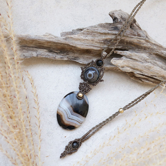 バンデッドアゲートとチベットアゲート。ホークスアイマクラメネックレスmac357天然石エスニックアジアンエキゾチック 1枚目の画像