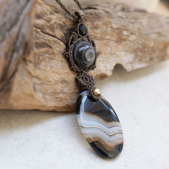 バンデッドアゲートとチベットアゲート。ホークスアイマクラメネックレスmac357天然石エスニックアジアンエキゾチック 3枚目の画像