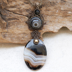 バンデッドアゲートとチベットアゲート。ホークスアイマクラメネックレスmac357天然石エスニックアジアンエキゾチック 2枚目の画像