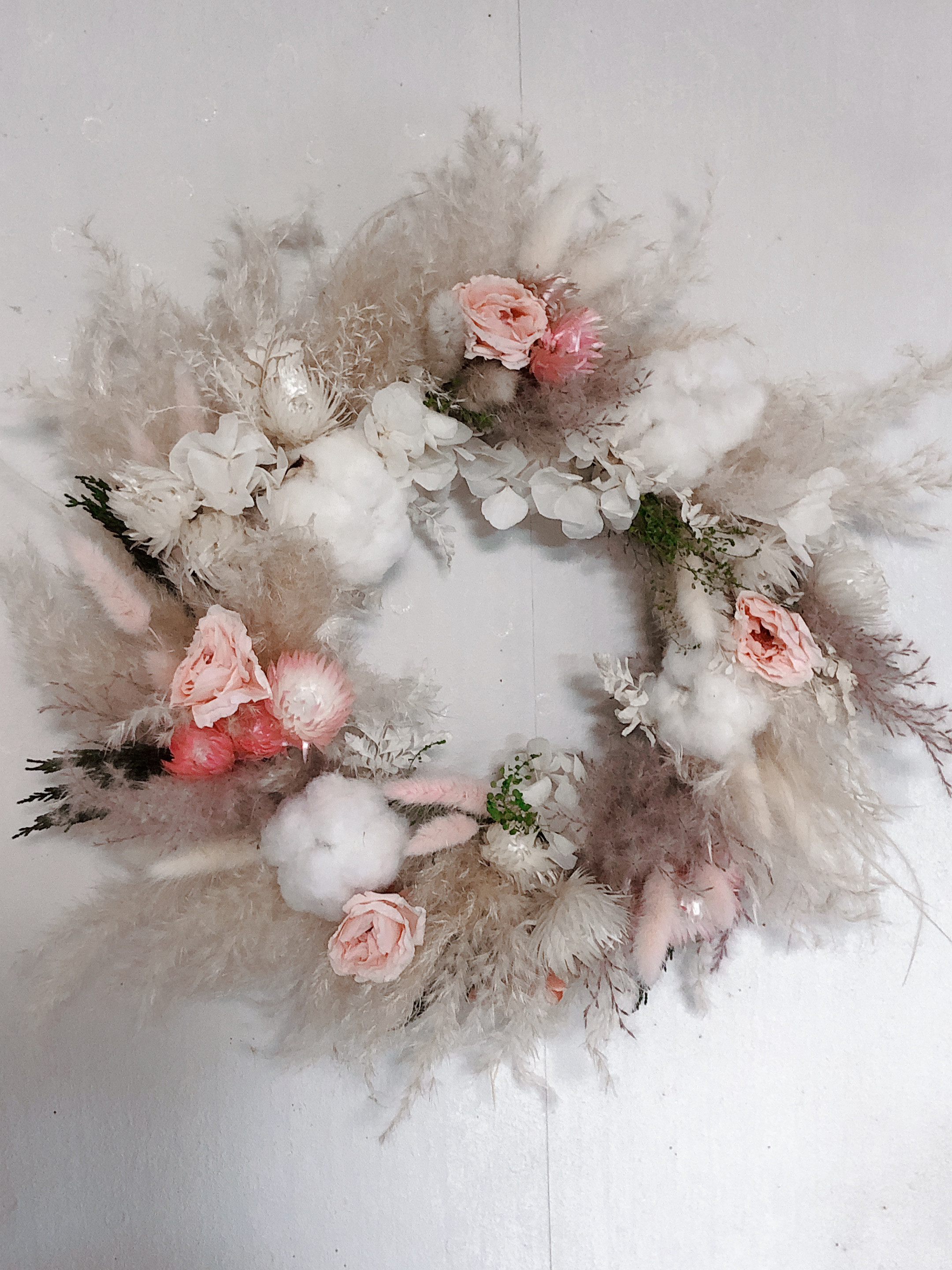 パンパスグラスとピンクローズのリース