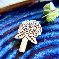 北欧 ブローチ 花 紫陽花 水牛 ボーン プレゼント ブローチ himalayajr