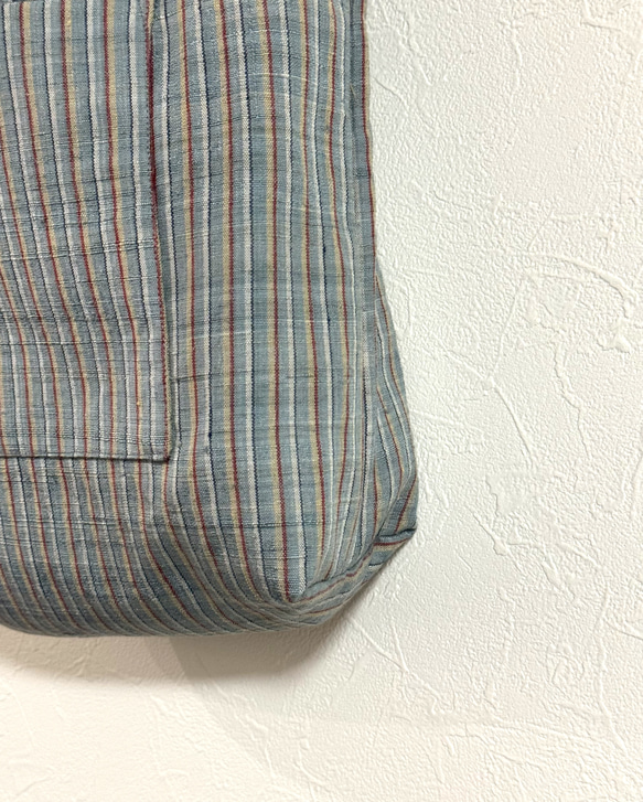 着物まるサブバッグ(花模様、縞模様) ♦︎着物リメイク　リバーシブル　ポケット有り　丸バッグ 6枚目の画像