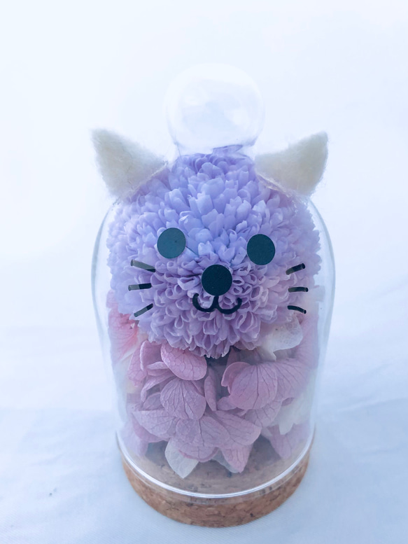 プリザーブドフラワー猫ちゃんガラスドーム/お家に連れて帰って！癒しのパープルニャンコ 1枚目の画像