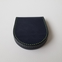 『手縫いでしか作れないコインケース』馬蹄型コインケース（イタリアンレザー　ネイビー） 4枚目の画像