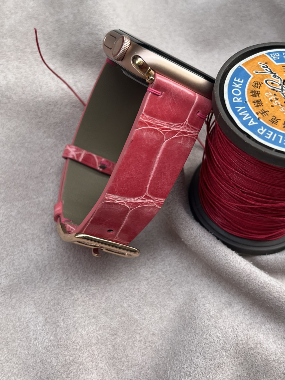 Apple Watch レザーストラップは高品質なブラックフレンチクロコダイルレザーを使用（送料無料）