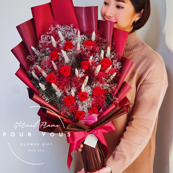 世界にひとつの赤いバラの花束｜想いを伝える12本のダズンローズ