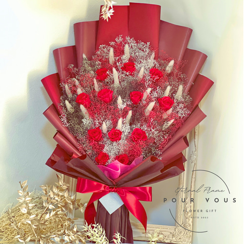 世界にひとつの赤いバラの花束｜想いを伝える12本のダズンローズ