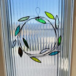 ステンドグラスの葉っぱのリース　グリーンリーフのインテリア　壁飾り　 3枚目の画像