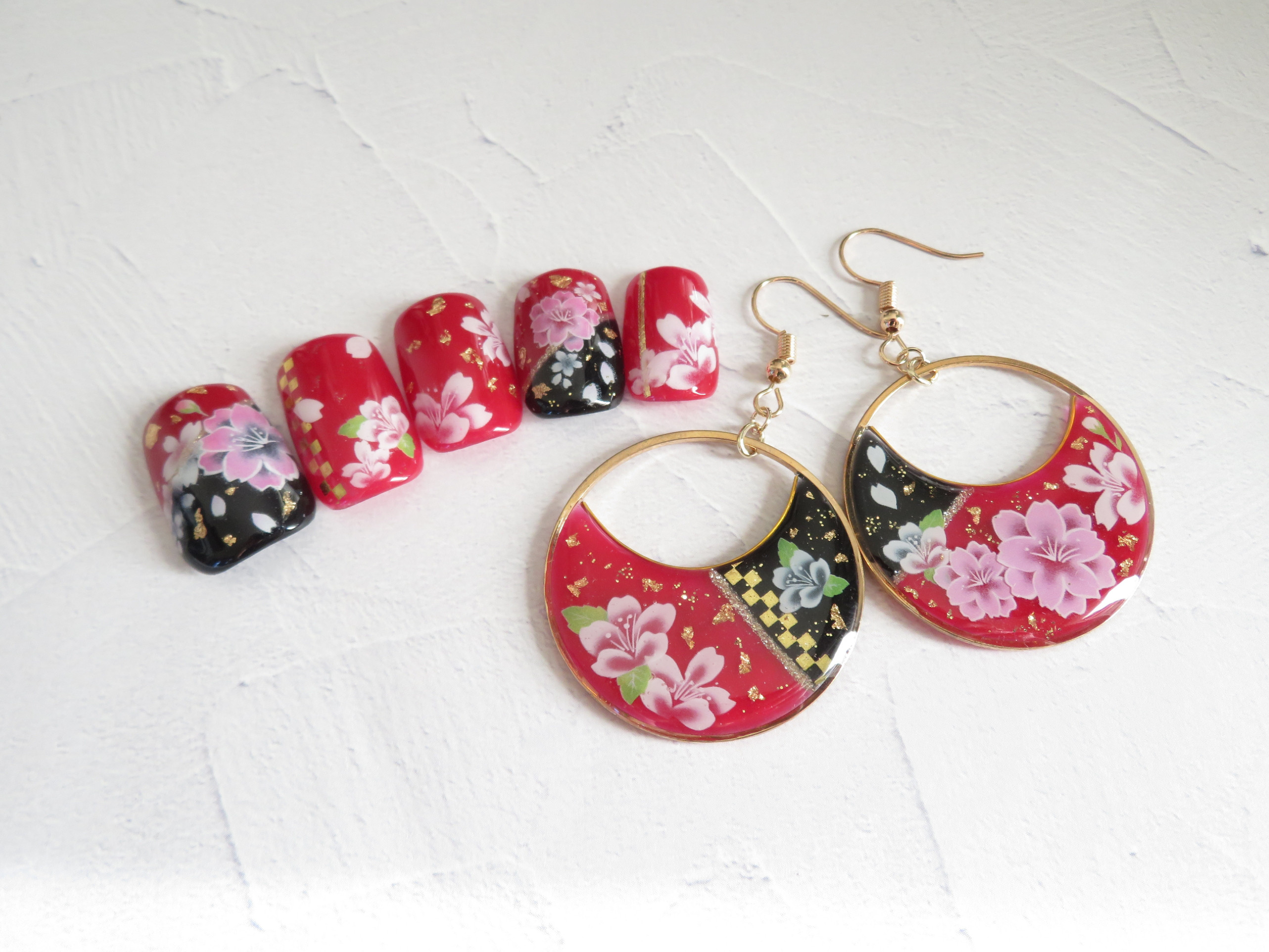 花びら散る和柄ネイルチップとピアスまたはイヤリングセット