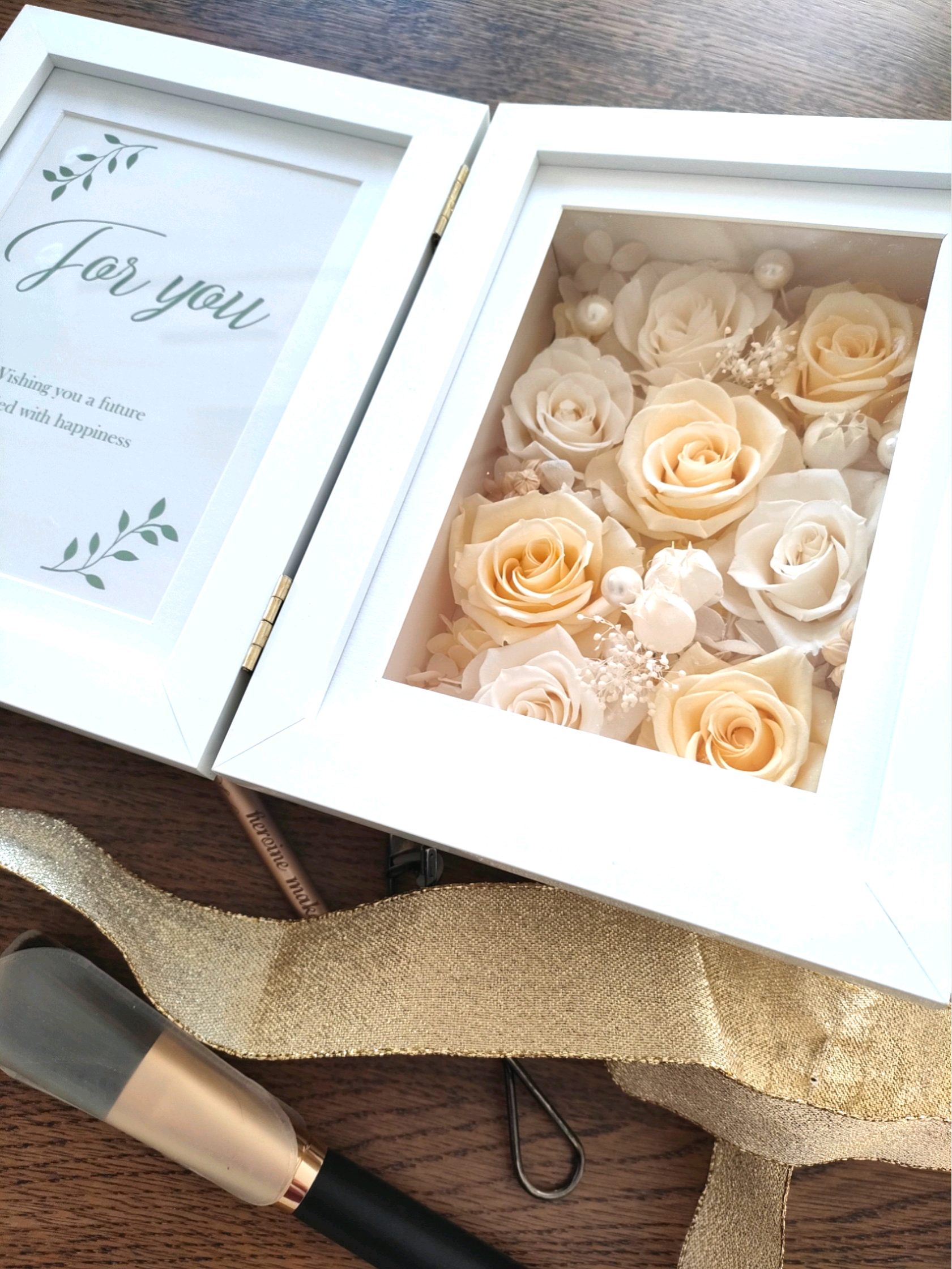 パウダーイエローのフォトフレーム/ フォトウエディング、出産祝い、記念日、母の日のプレゼント