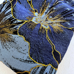 スマホ ポシェット ショルダー ジャガード 織り ブルー ネイビー フラワー 花 ゴールド 3枚目の画像