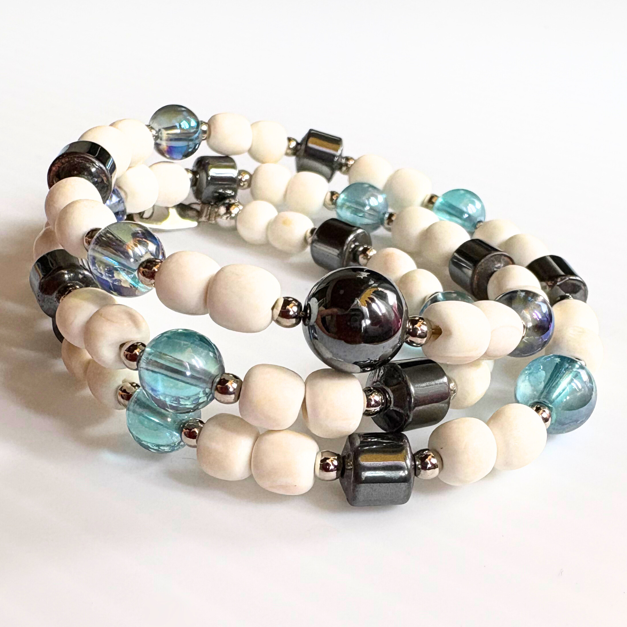 【B7】　ヘマタイト　アクアオーラ　貝ビーズ　ネックレス　ブルー　ホワイト　天然石　天然石ビーズアクセサリー