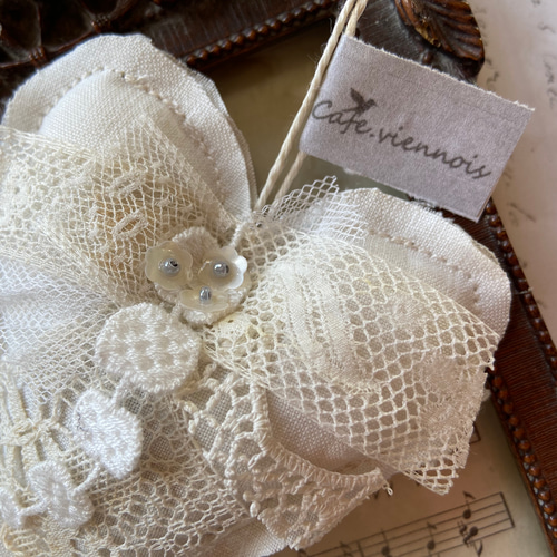 P♡ですwhitework*フランスアンティーク*手刺繍レース*ポシェット whiteworkアンティーク*ハート型ラベンダーサシェ*プレゼント