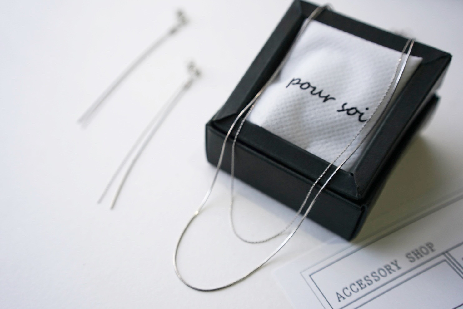 j307 新作2024 細チェーン2連ネックレスとチェーンピアス・イヤリングのセット　金属アレルギー対応