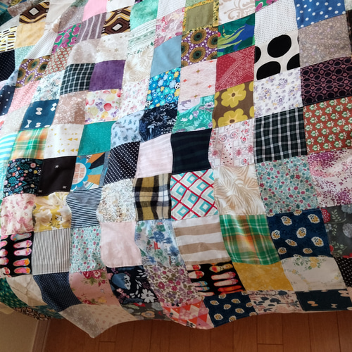 ☆受注制作☆❤375枚の♡ランダムパッチワークベッドカバー