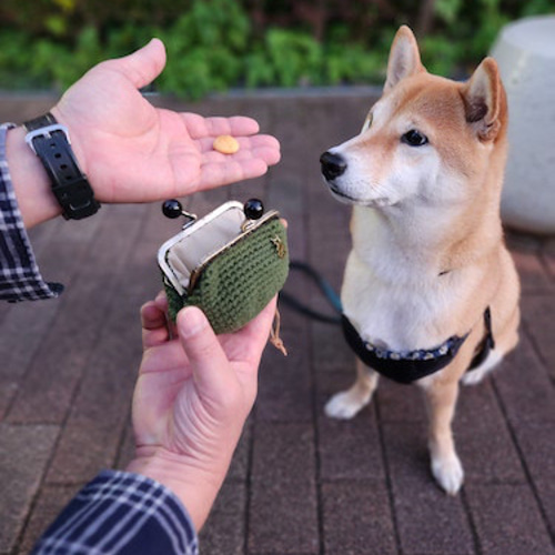 かぎ針編みのがま口 財布 がま口タイプのポーチ 撥水加工裏地付き 犬の