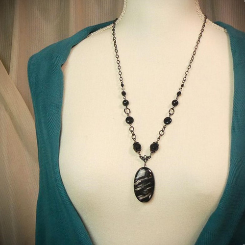 天然石ペンダントネックレス「ハイパーシーン」 天然石 黒い石