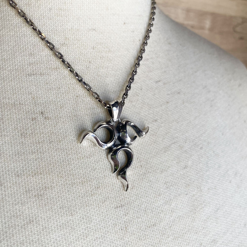 炎がモチーフの民族模様「フレイム アイヌ ペンダント」 ペンダント