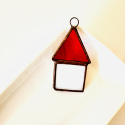 ステンドグラスのおうち　赤い屋根のオーナメント　ガラスの家 2枚目の画像