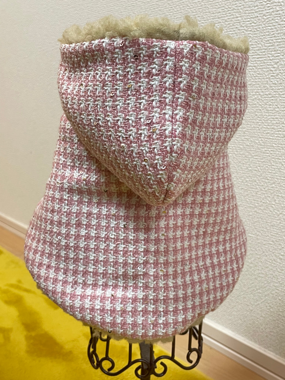 ★新作★⭐︎犬服⭐︎フード付きケープ ツィード ピンク (スパンコール付き) 3枚目の画像