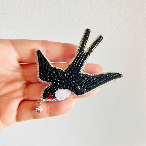 ビーズ刺繍 ツバメのブローチ ブローチ Zatto 通販 17035151