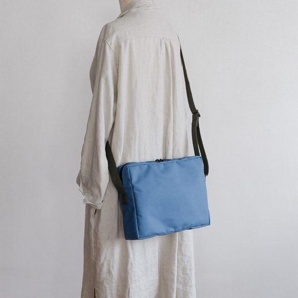 ショルダースクエア B5サイズ ブルー / ビニロン綿混 ショルダーバッグ