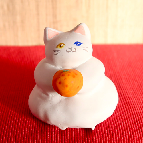 白猫の鏡餅 つぶらなおめめ 鏡餅 poyam 通販 17035195｜Creema