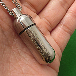 ｋ18刻印入りピルケースペンダント K18：ピルケースペンダント（薬の保全のため内部に硬質ガラス容器付