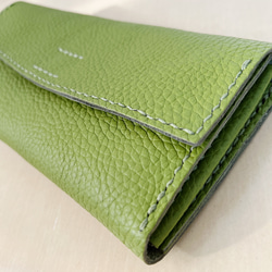 春色シュリンクレザーの長財布　フラップ型長財布　大容量の財布　柔らかい革 6枚目の画像