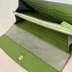 春色シュリンクレザーの長財布　フラップ型長財布　大容量の財布　柔らかい革 7枚目の画像