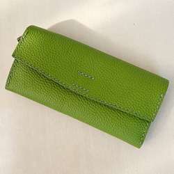 春色シュリンクレザーの長財布　フラップ型長財布　大容量の財布　柔らかい革 5枚目の画像