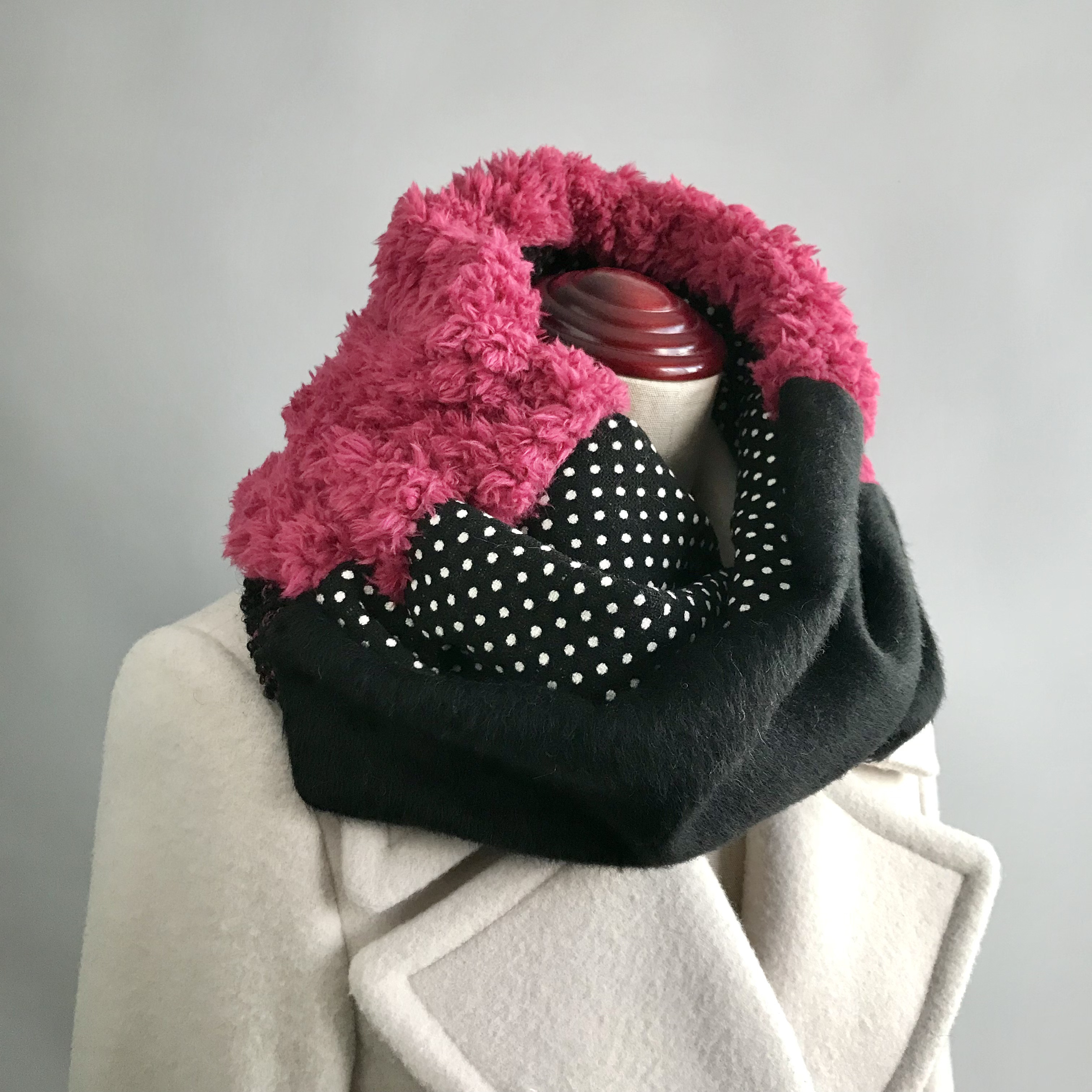 カシスのプードルファーが気分を上げる❤︎お洒落なパッチワークスヌード