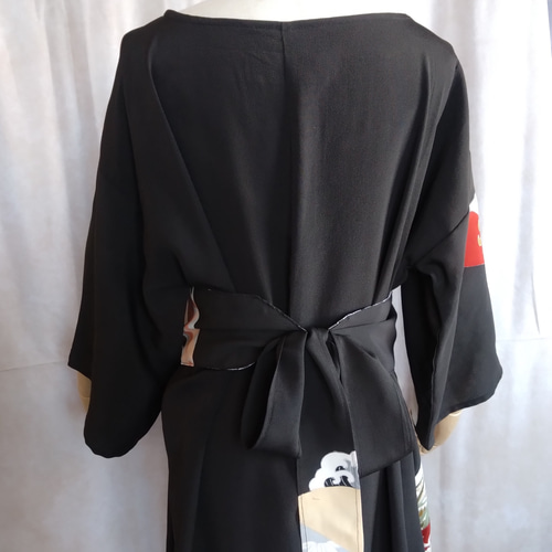 ３Ｌ～４Lサイズ　黒留袖からの着物リメイクドレスです　着丈１２４cm 3L◇着物リメイク マキシ丈ドレス サッシュベルト付 黒留袖