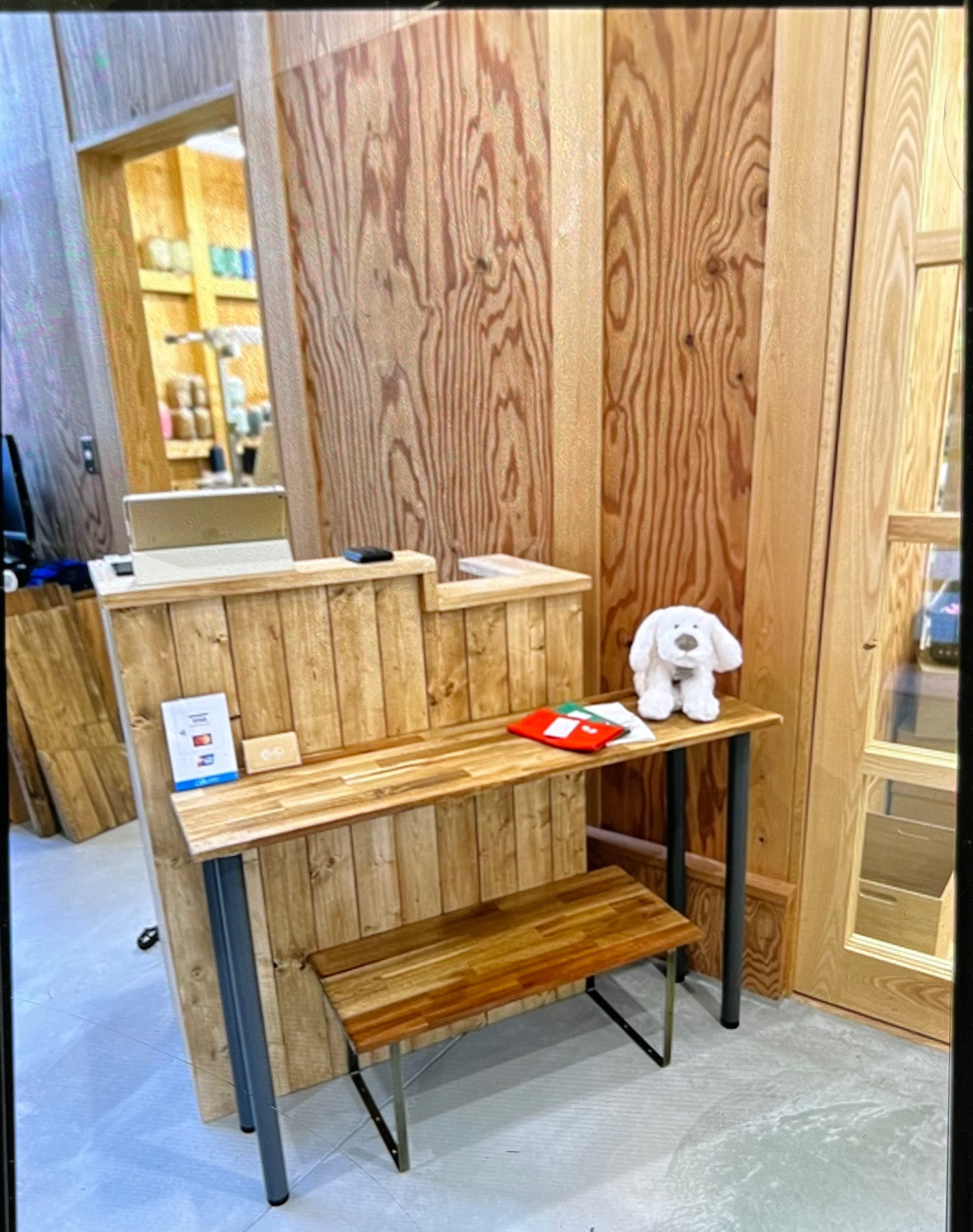 段差レジカウンター　受付カウンター　エバーグリーン