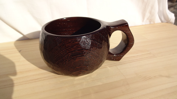 黒・コーヒー豆色の一木彫りコーヒーカップ 1枚目の画像