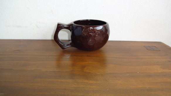 黒・コーヒー豆色の一木彫りコーヒーカップ 3枚目の画像