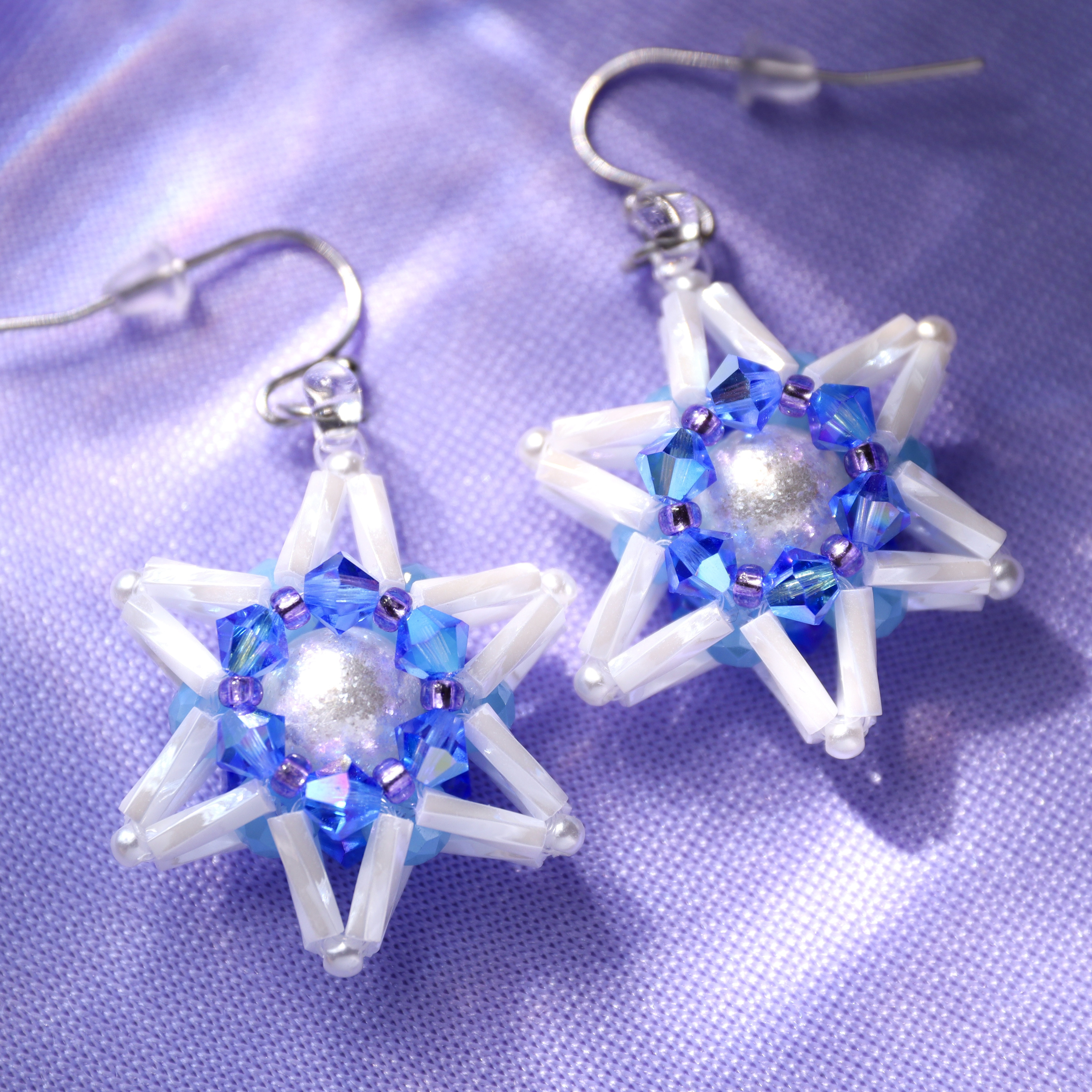 パールとクリスタルビーズの六芒星ピアス/イヤリング( ブルー ホワイト )