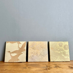 着物のファブリックパネル　金色の松と鶴と菊（3枚セット）着物リメイク　インテリア　古民家　正月飾り　壁飾り　正月飾り 2枚目の画像