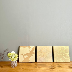 着物のファブリックパネル　金色の松と鶴と菊（3枚セット）着物リメイク　インテリア　古民家　正月飾り　壁飾り　正月飾り 1枚目の画像