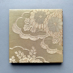 着物のファブリックパネル　金色の松と鶴と菊（3枚セット）着物リメイク　インテリア　古民家　正月飾り　壁飾り　正月飾り 3枚目の画像