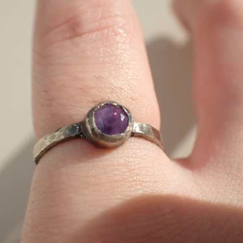 ヴェトナム産 蛍光針入りシルキーサファイア・シルバーリング【針  