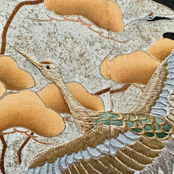 着物のファブリックパネル　漆黒に舞い飛ぶ鶴（2枚セット）　着物リメイク　インテリア　古民家　正月飾り　壁飾り　日本　土産 6枚目の画像