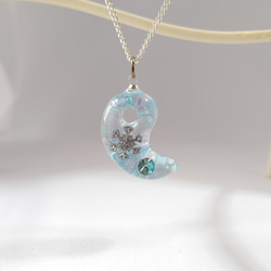 ホログラフィックレジンペンダント勾玉 3fb7227961126b1102a069b1258c59