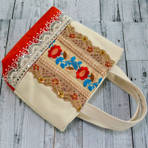 レースモラ刺繍のトートバッグ