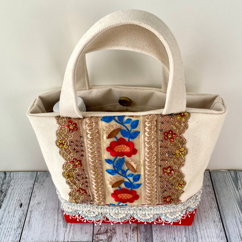 レースモラ刺繍のトートバッグ