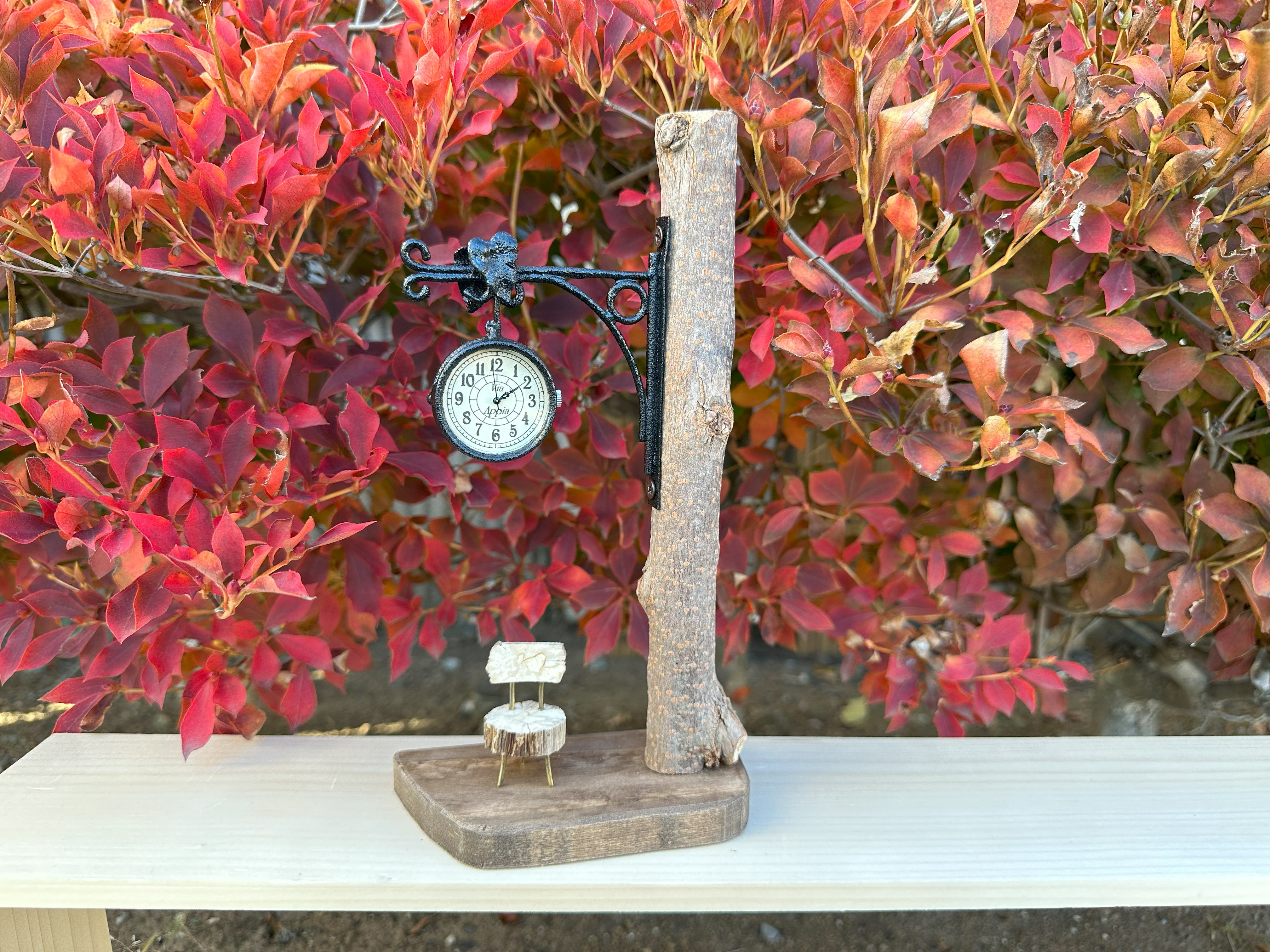 手作り置時計 Via Appia（流木掛けブラック時計　左側取付）