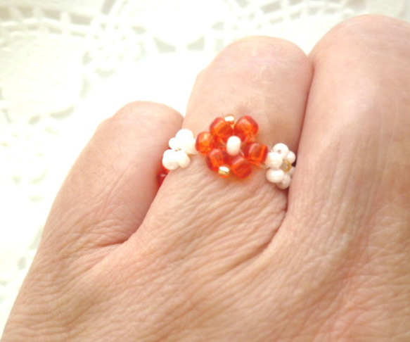 紅白のお花つなぎのリング(サイズ変更不可） 2枚目の画像