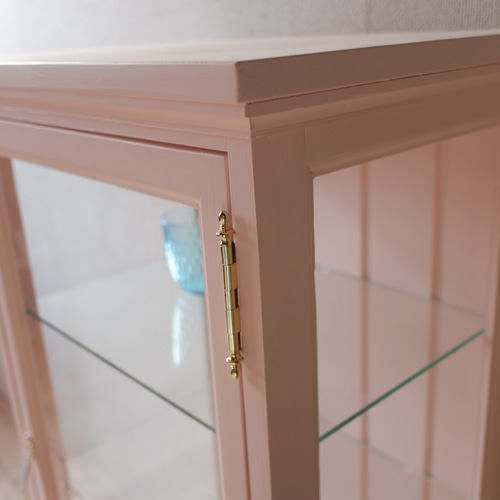 フローラル装飾のピンクキャビネット フローラル装飾のピンクキャビネット フローラル装飾のピンク