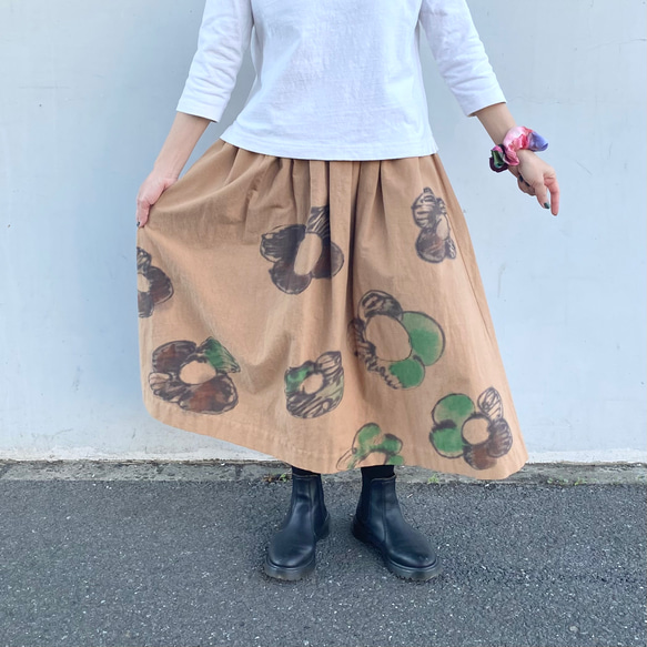 手染めコットンネルのふんわりスカート / Flower × grayish pink 12枚目の画像